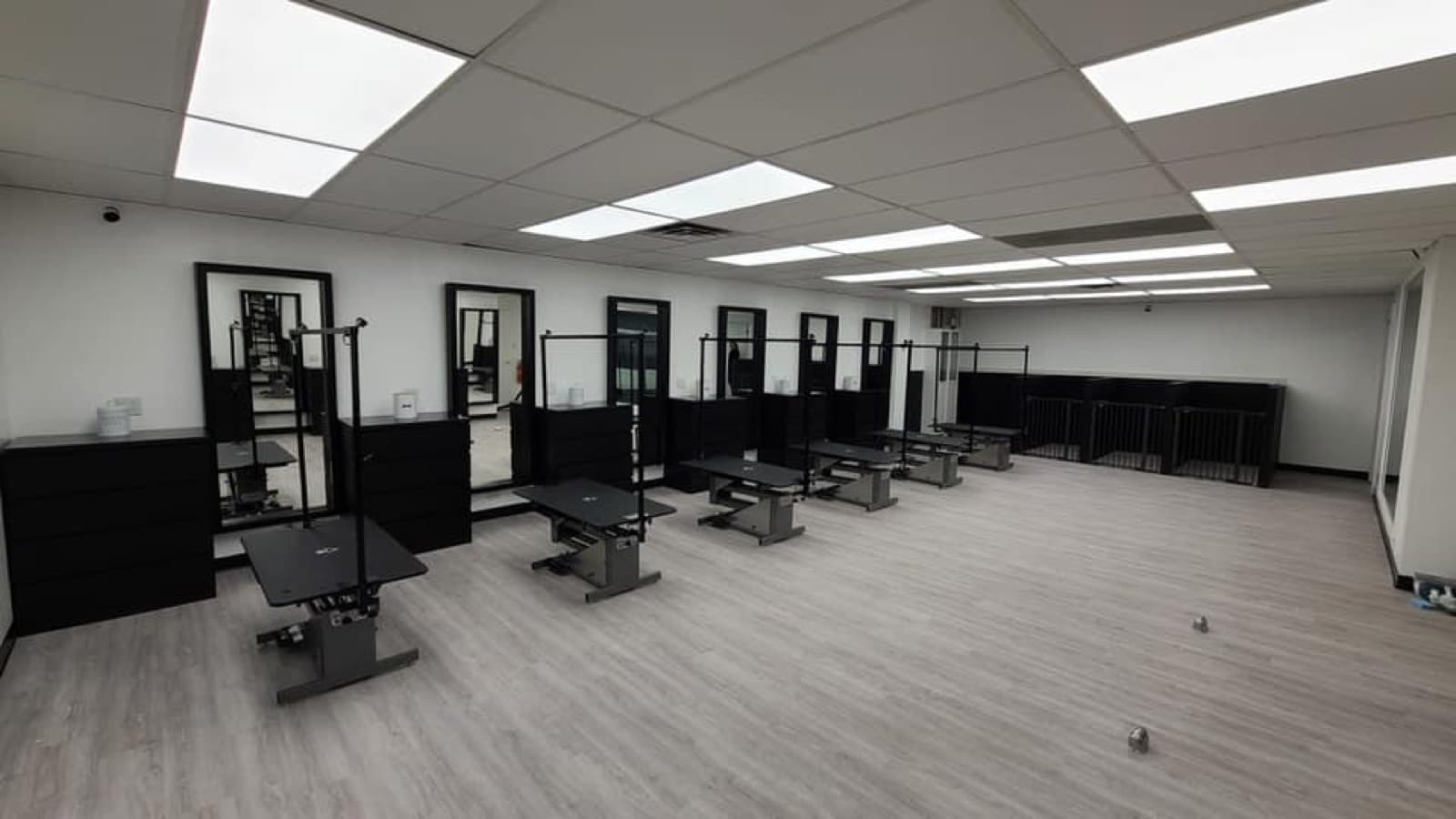 Grooming stations